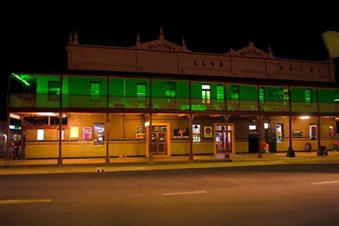 Club Hotel Glen Innes Bagian luar foto